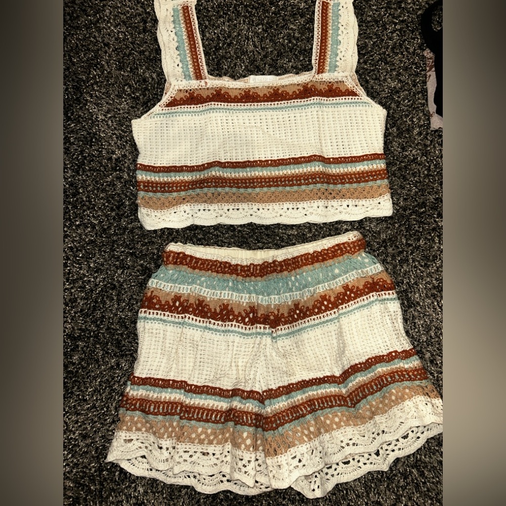 Adorable matching set. Shorts are lined. Shirt is not.